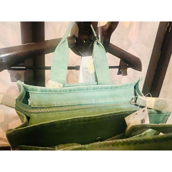 Coach Cargo 26 tote bag in HTF green canvas with an embroidered logo. NWT. - Picture 8 of 12